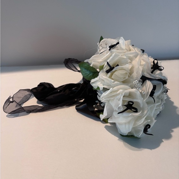 Halloween Gothic Bride Bouquet | White Roses w/ Black Ribbons & Pearls | Costume - Picture 1 of 5
